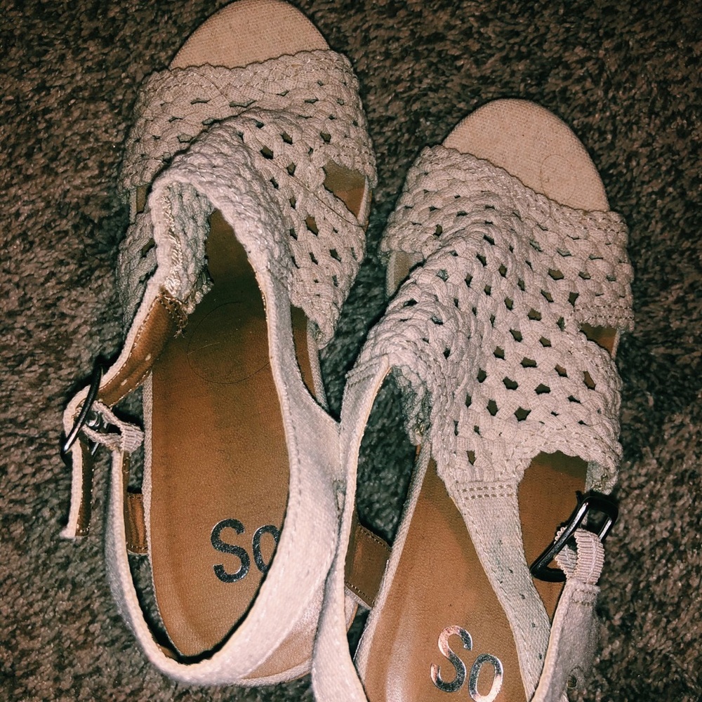 belles wedges